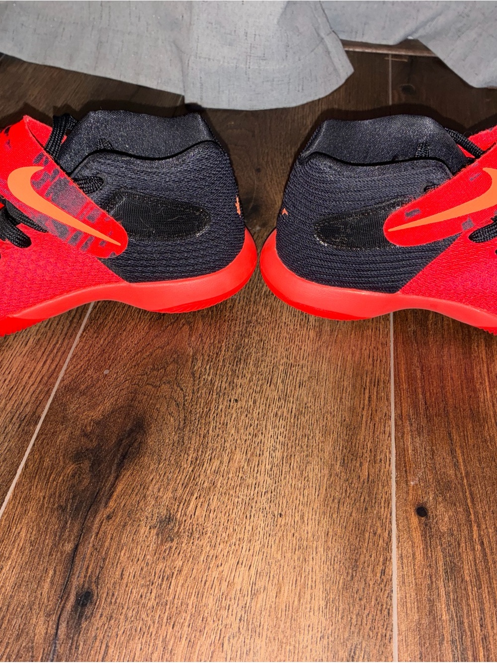 Nike Kyrie 2 GS Inferno Bright Crimson Basketball Shoes Size 5Y 826673-680